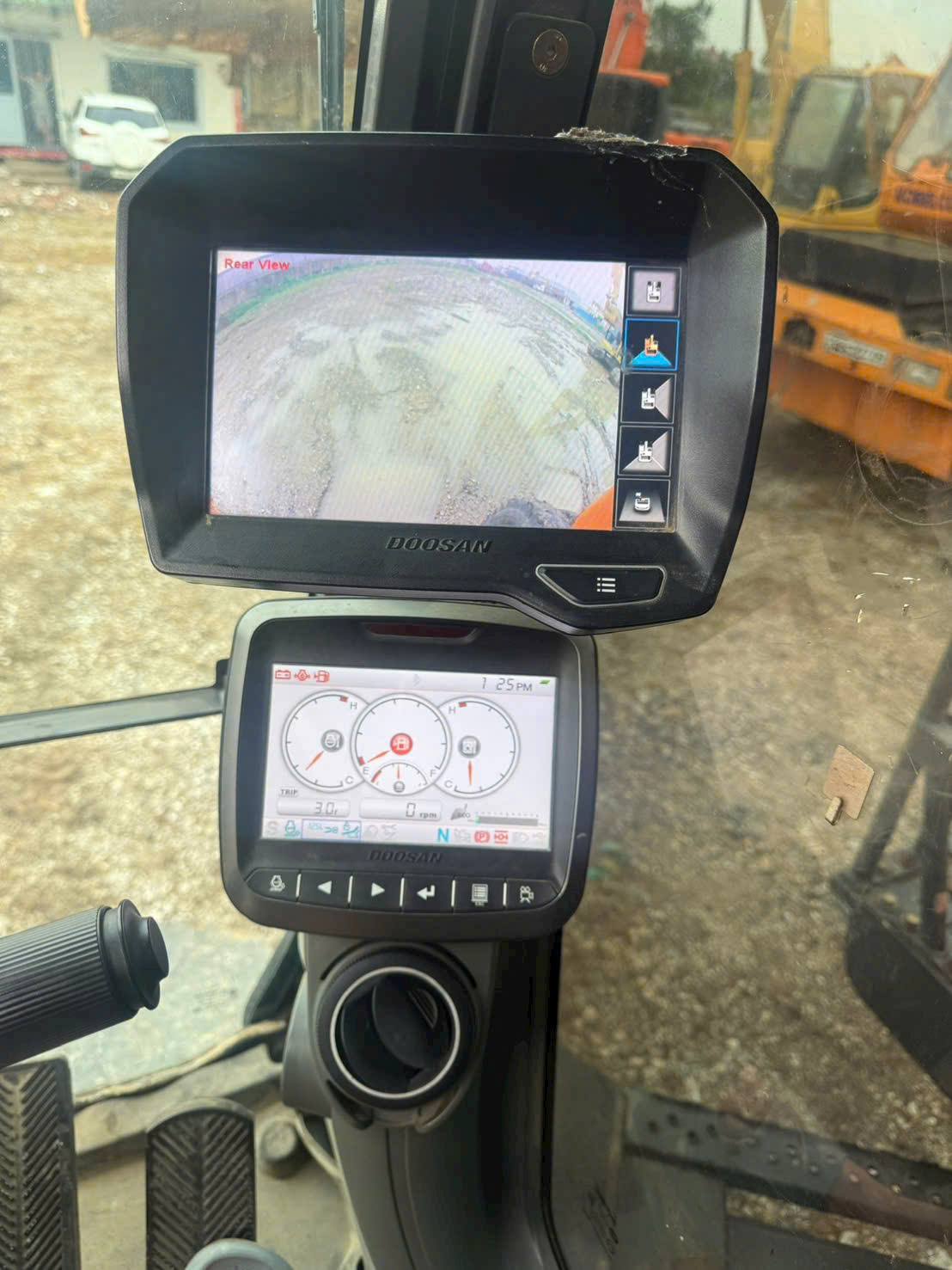 Máy xúc đào Doosan DX140-5 (Đời 2016)