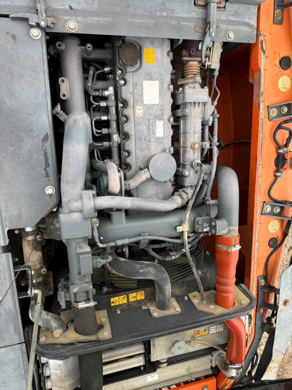 Máy xúc đào Doosan DX140-5 (Đời 2016)