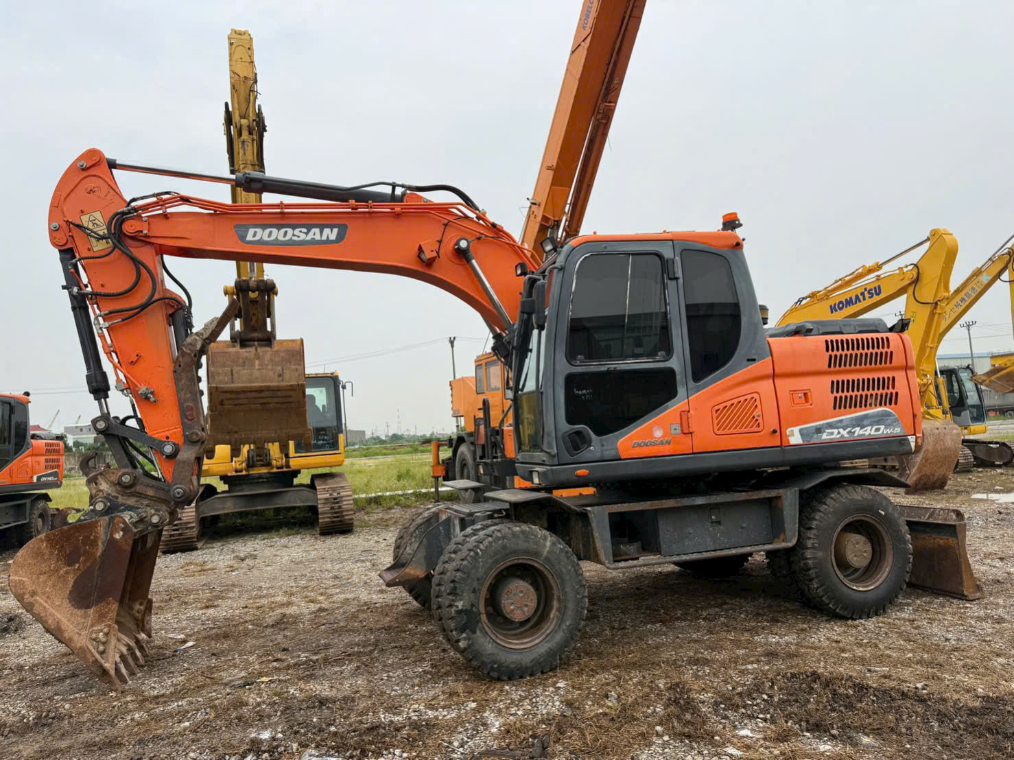 Máy xúc đào Doosan DX140-5 (Đời 2016)